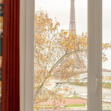 Apartment Incredible Eiffel Tower View! Paris